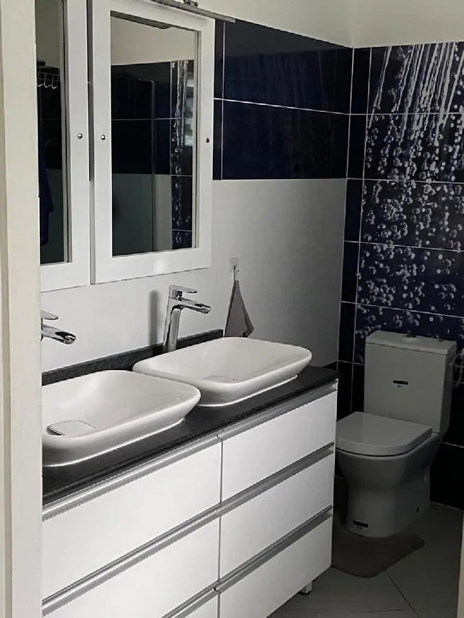 Villa Santamonica Les Abymes Vakantiehuis