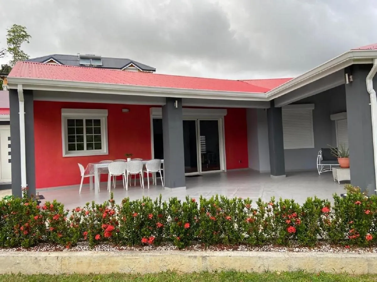 Villa Santamonica Les Abymes Vakantiehuis